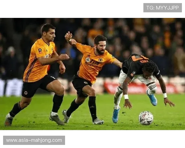 桑德兰主场高位逼抢对阵利兹联快速反击，战术风格鲜明碰撞